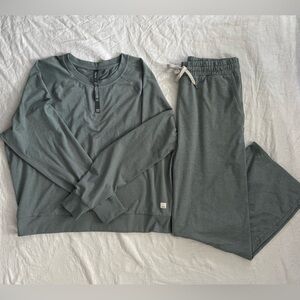 Vuori Green Track Pants & Joggers Set